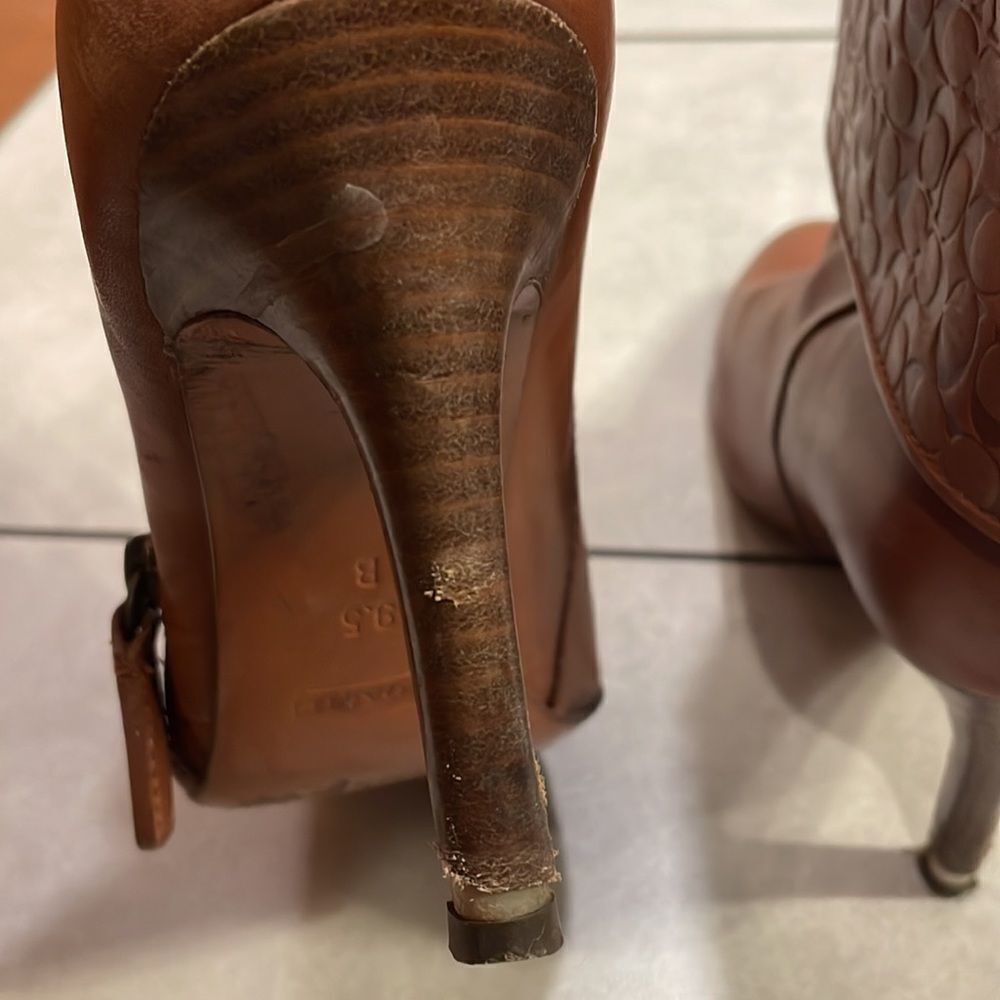 Coach woman’s high heeled booties - Picture 10 of 16